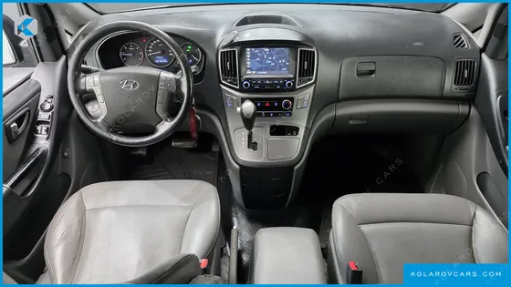 HYUNDAI STAREX 5-SEATER VAN