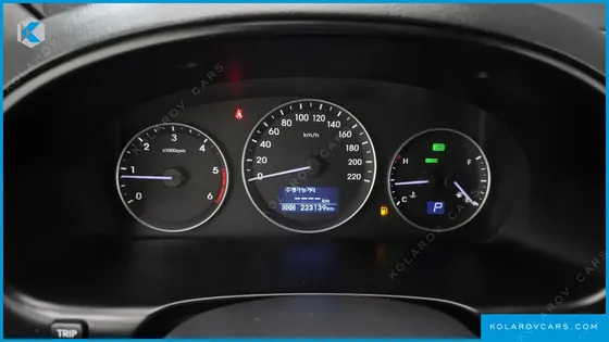 HYUNDAI STAREX 5-SEATER VAN