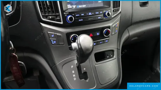 HYUNDAI STAREX 5-SEATER VAN
