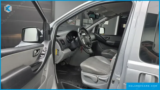 HYUNDAI STAREX 5-SEATER VAN