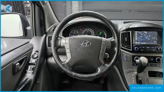 HYUNDAI STAREX 5-SEATER VAN