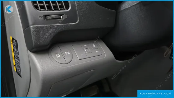 HYUNDAI STAREX 5-SEATER VAN
