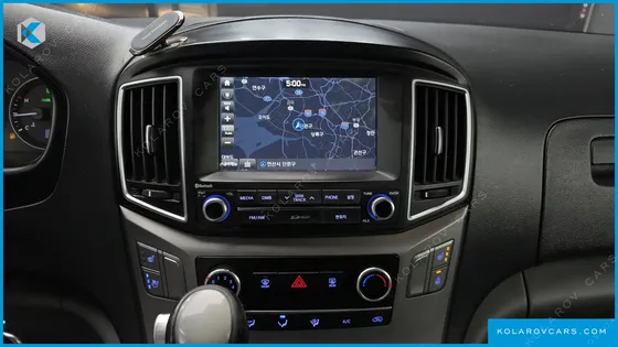 HYUNDAI STAREX 5-SEATER VAN