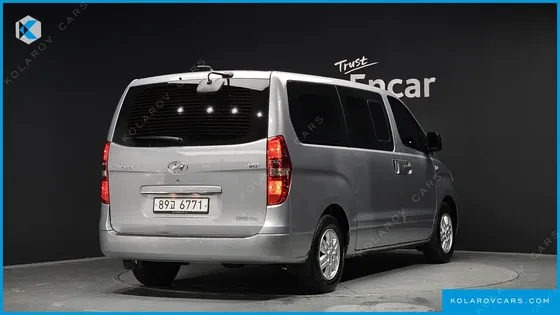 HYUNDAI STAREX 5-SEATER VAN