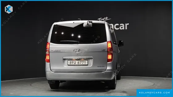 HYUNDAI STAREX 5-SEATER VAN