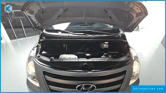 HYUNDAI STAREX 5-SEATER VAN