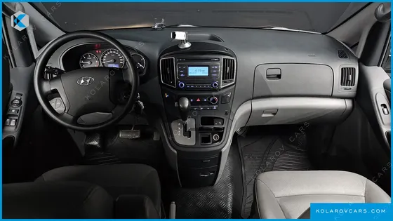 HYUNDAI STAREX 5-SEATER VAN