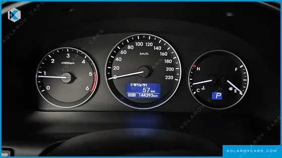 HYUNDAI STAREX 5-SEATER VAN