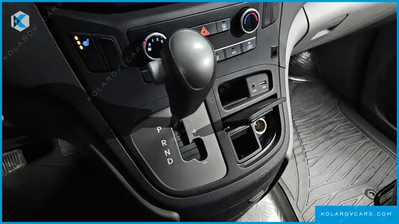 HYUNDAI STAREX 5-SEATER VAN