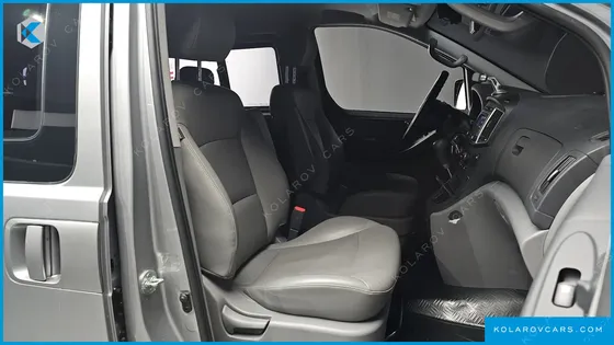 HYUNDAI STAREX 5-SEATER VAN