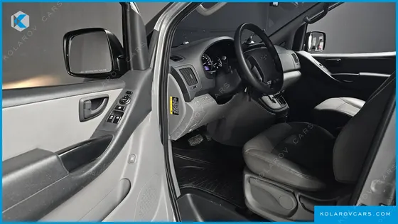 HYUNDAI STAREX 5-SEATER VAN