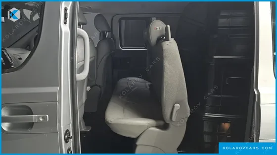 HYUNDAI STAREX 5-SEATER VAN