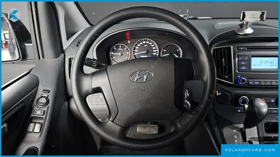 HYUNDAI STAREX 5-SEATER VAN