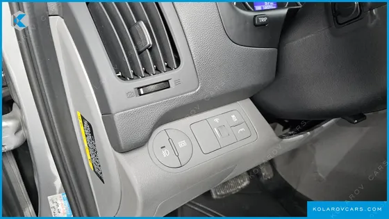 HYUNDAI STAREX 5-SEATER VAN