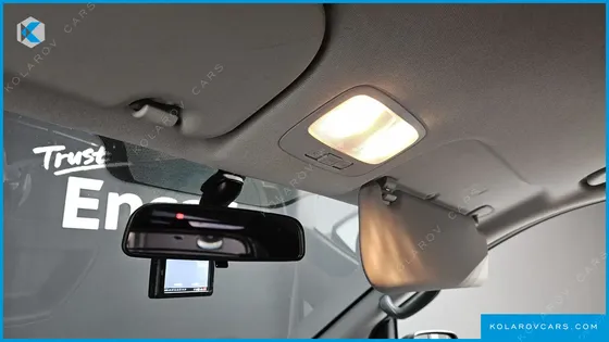 HYUNDAI STAREX 5-SEATER VAN