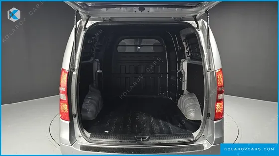 HYUNDAI STAREX 5-SEATER VAN