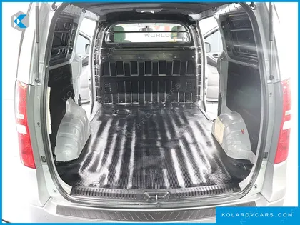 HYUNDAI STAREX VAN 3-SEATER