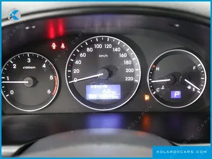 HYUNDAI STAREX VAN 3-SEATER