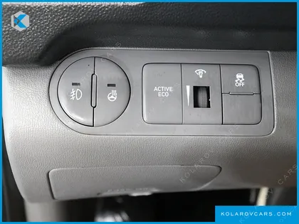 HYUNDAI STAREX VAN 3-SEATER