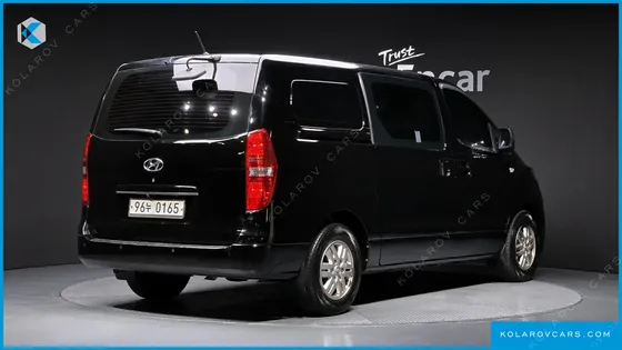 HYUNDAI STAREX VAN 5-SEATER