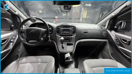 HYUNDAI STAREX VAN 5-SEATER