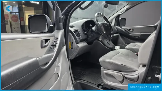 HYUNDAI STAREX VAN 5-SEATER