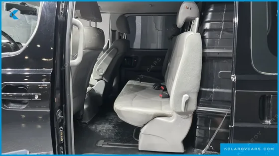 HYUNDAI STAREX VAN 5-SEATER