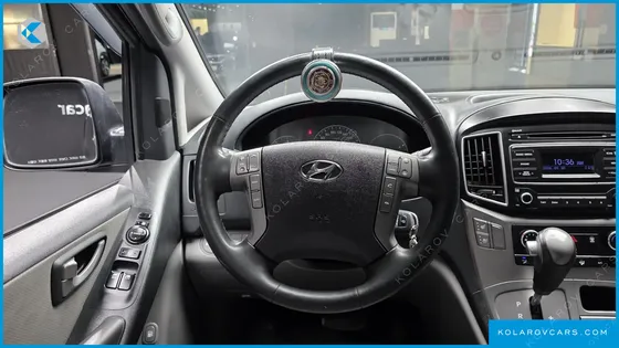 HYUNDAI STAREX VAN 5-SEATER