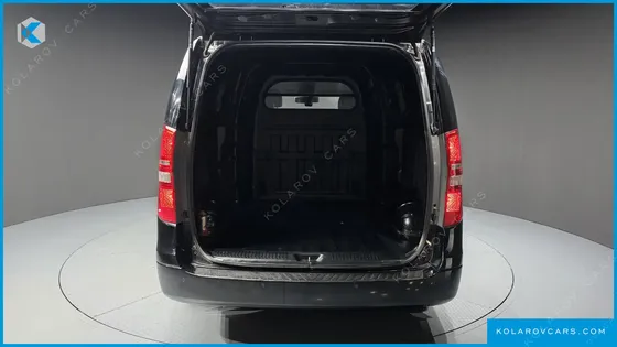 HYUNDAI STAREX VAN 5-SEATER
