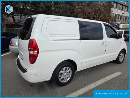 HYUNDAI STAREX 5-SEATER VAN