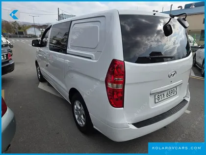 HYUNDAI STAREX 5-SEATER VAN