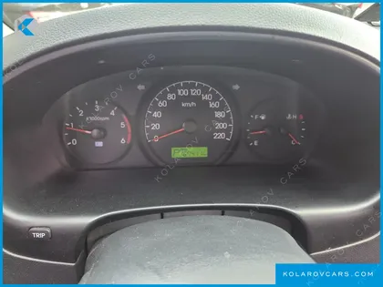 HYUNDAI STAREX 5-SEATER VAN