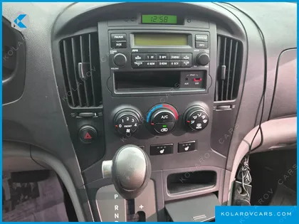 HYUNDAI STAREX 5-SEATER VAN