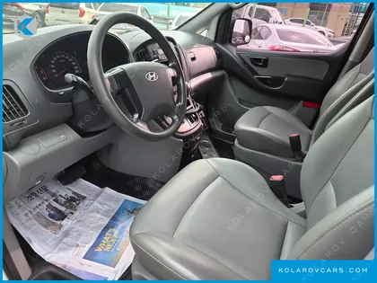 HYUNDAI STAREX 5-SEATER VAN