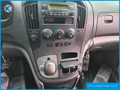 HYUNDAI STAREX 5-SEATER VAN