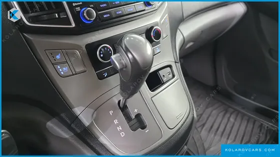 HYUNDAI STAREX VAN 3-SEATER