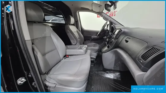 HYUNDAI STAREX VAN 3-SEATER