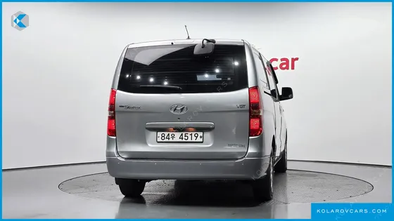 HYUNDAI STAREX 5-SEATER VAN