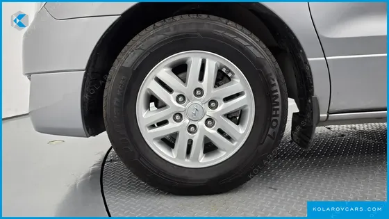 HYUNDAI STAREX 5-SEATER VAN