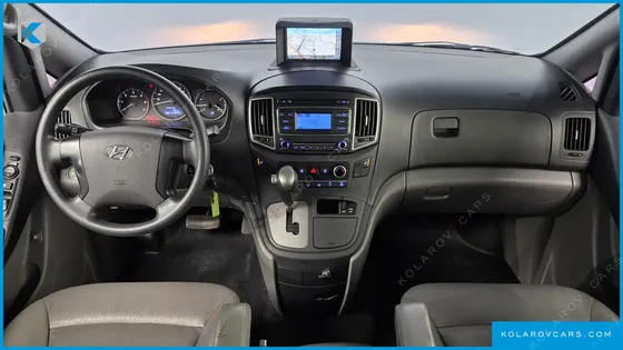 HYUNDAI STAREX 5-SEATER VAN