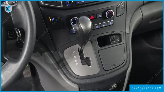 HYUNDAI STAREX 5-SEATER VAN