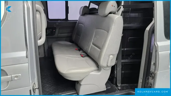HYUNDAI STAREX 5-SEATER VAN