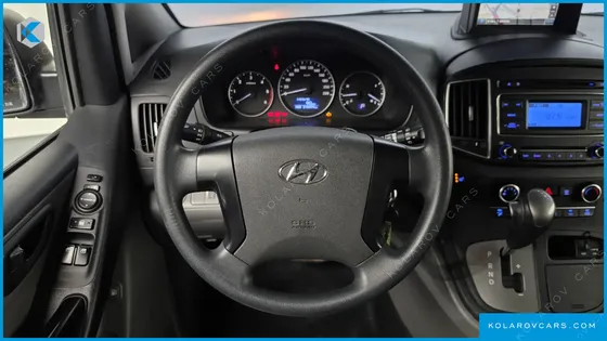HYUNDAI STAREX 5-SEATER VAN