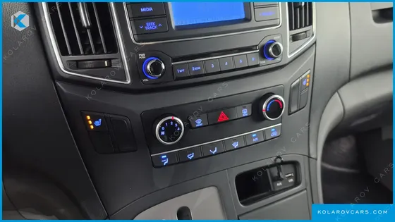 HYUNDAI STAREX 5-SEATER VAN