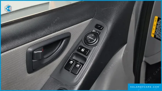 HYUNDAI STAREX 5-SEATER VAN