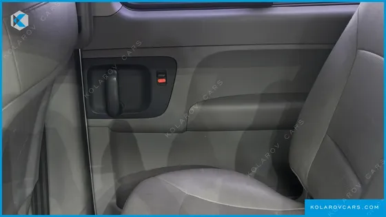 HYUNDAI STAREX 5-SEATER VAN