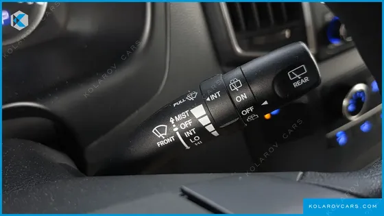 HYUNDAI STAREX 5-SEATER VAN
