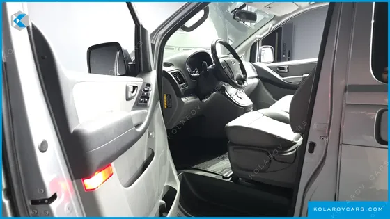 HYUNDAI STAREX VAN 3-SEATER