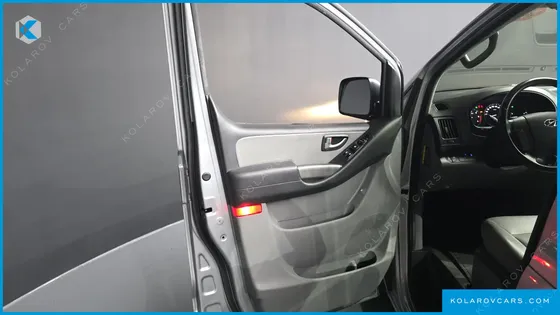 HYUNDAI STAREX VAN 3-SEATER