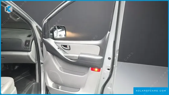 HYUNDAI STAREX VAN 3-SEATER